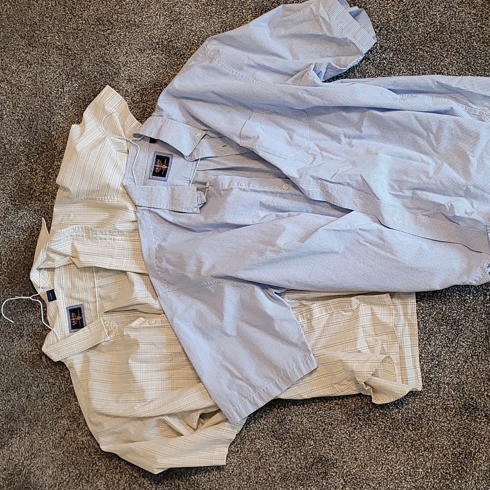 2 Arrow Short Sleeve Button Down shirts